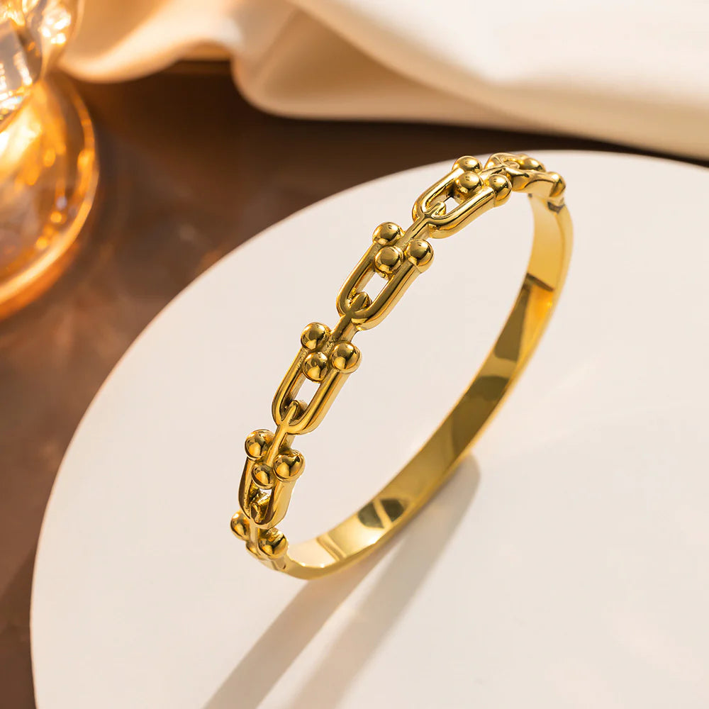 NEW Horseshoe buckle gold bangle bracelet